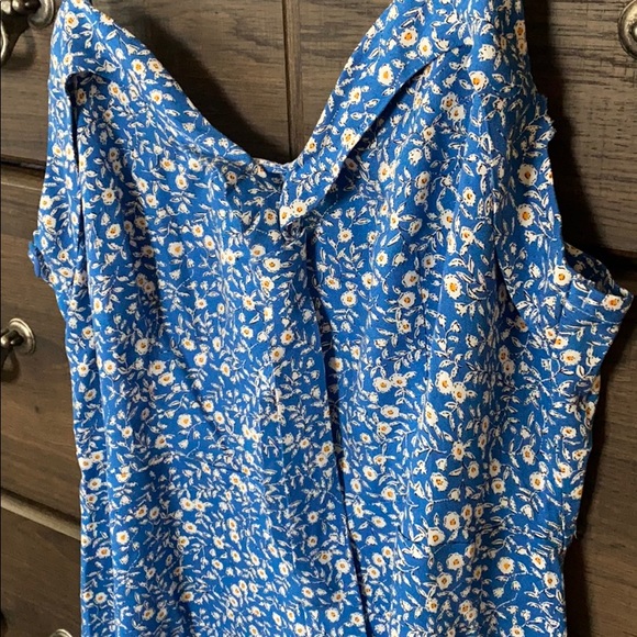 NWOT blue floral dress. Never worn, only tried on - Picture 3 of 8